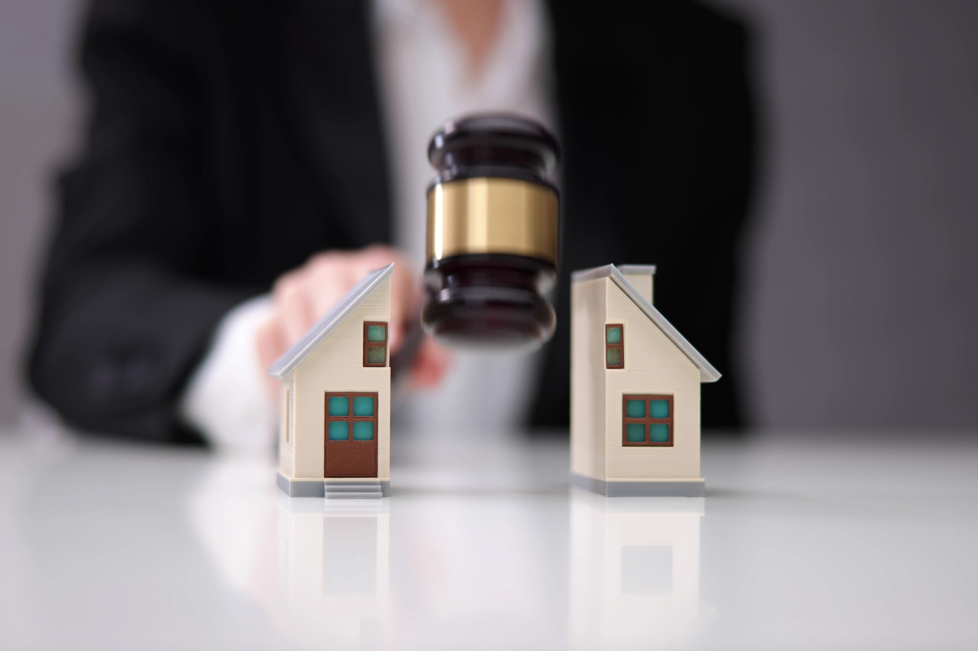 Selling a House in Divorce: What Are Your Options?