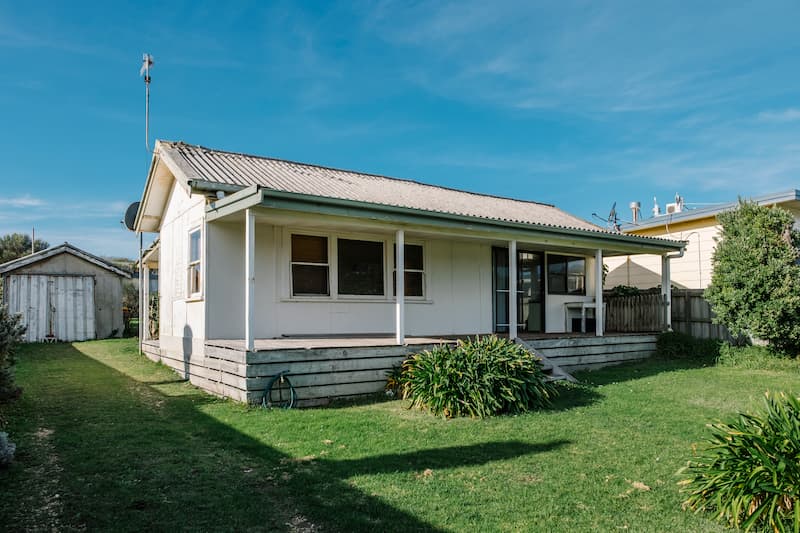 Cash or Conventional Home Sale: A Comprehensive Comparison